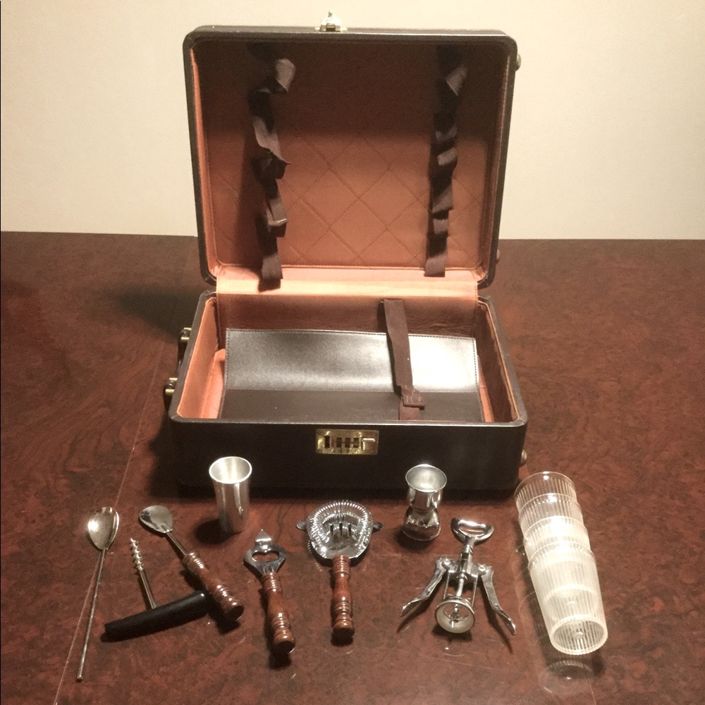 VINTAGE TRAVEL BAR SET